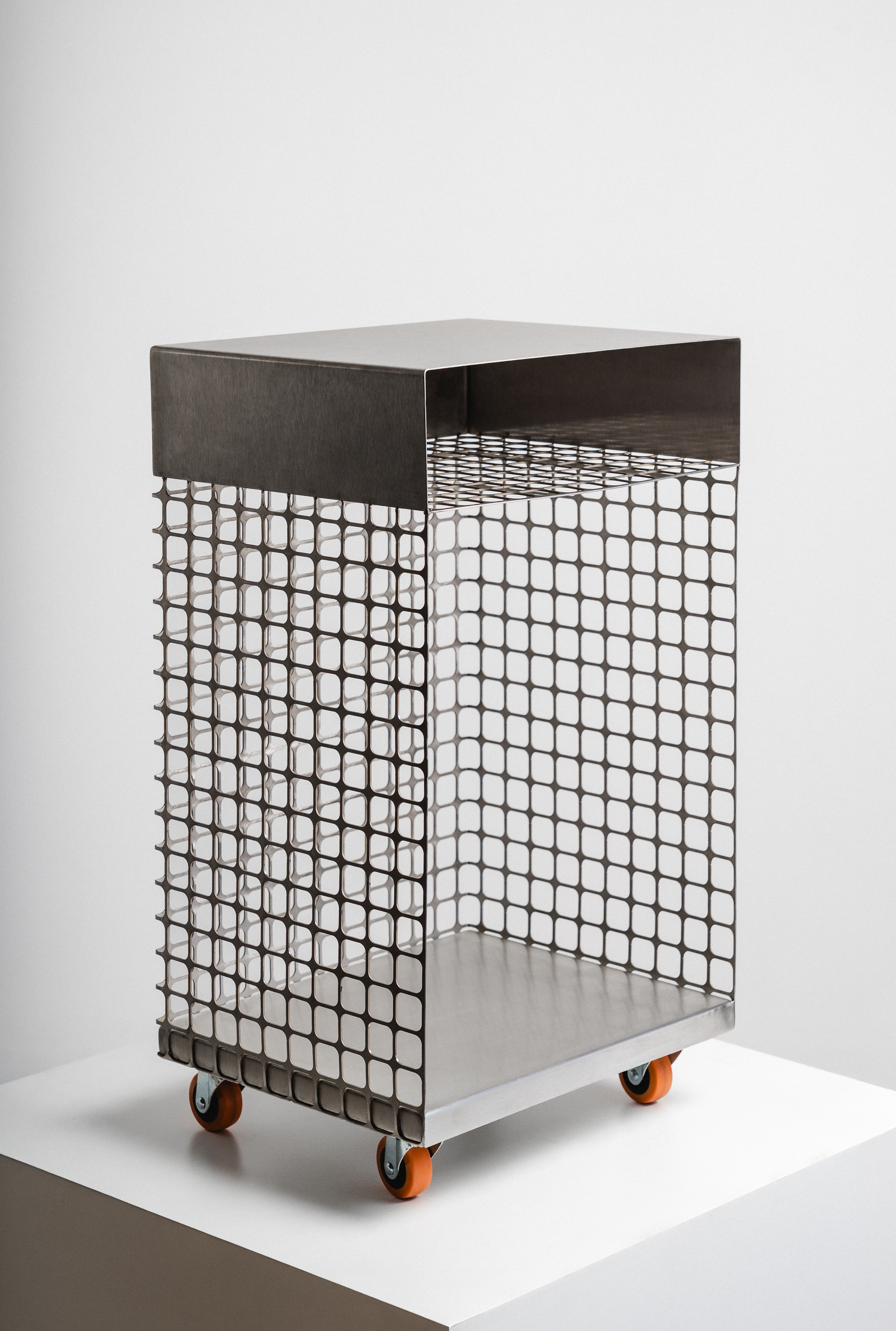 Alust — Grid cabinet